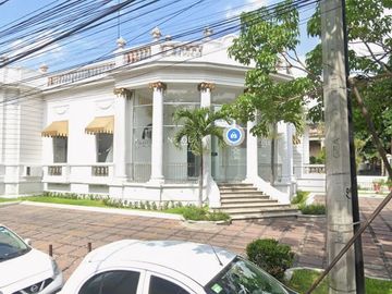 Casa en venta en ESQUINA sobre Av. Vallarta colonia Americana