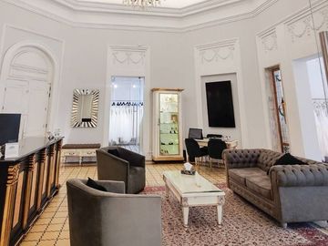 Casa en venta en ESQUINA sobre Av. Vallarta colonia Americana