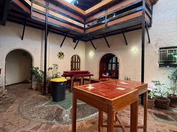 Casa en venta en ESQUINA sobre Av. Vallarta colonia Americana