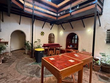 Casa en venta en ESQUINA sobre Av. Vallarta colonia Americana