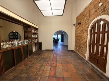 Casa en venta en ESQUINA sobre Av. Vallarta colonia Americana