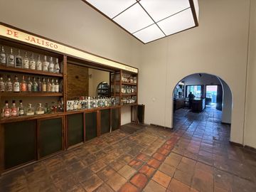 Casa en venta en ESQUINA sobre Av. Vallarta colonia Americana