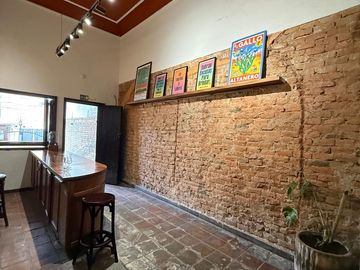 Casa en venta en ESQUINA sobre Av. Vallarta colonia Americana