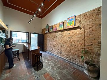 Casa en venta en ESQUINA sobre Av. Vallarta colonia Americana
