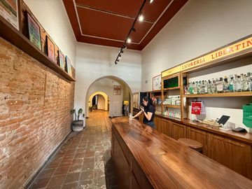 Casa en venta en ESQUINA sobre Av. Vallarta colonia Americana