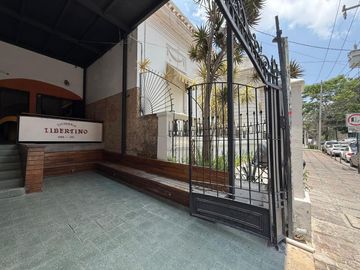 Casa en venta en ESQUINA sobre Av. Vallarta colonia Americana