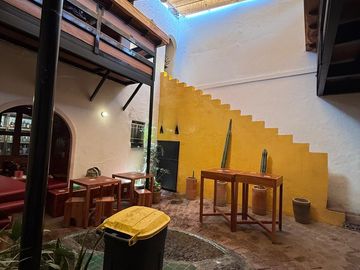 Casa en venta en ESQUINA sobre Av. Vallarta colonia Americana