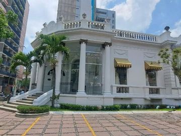 Casa en venta en ESQUINA sobre Av. Vallarta colonia Americana