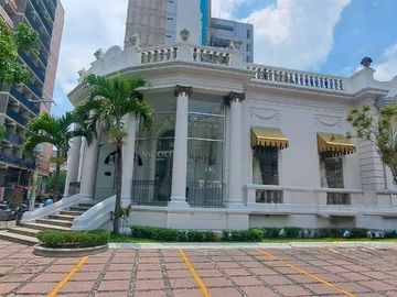 Casa en venta en ESQUINA sobre Av. Vallarta colonia Americana