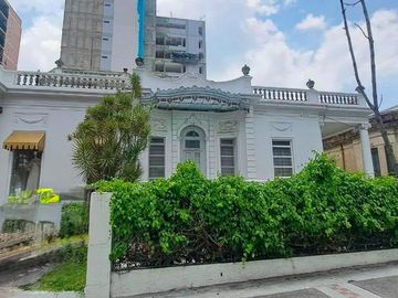 Casa en venta en ESQUINA sobre Av. Vallarta colonia Americana