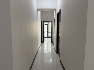 Last 3 Bedroom Rent to Own Condo For Sale in Florence McKinley Hill Taguig near Enderun