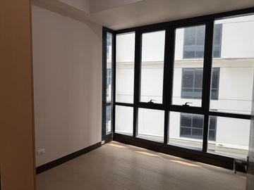 Last 3 Bedroom Rent to Own Condo For Sale in Florence McKinley Hill Taguig near Enderun