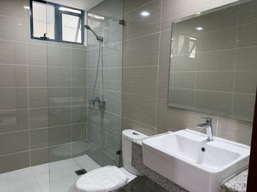 Last 3 Bedroom Rent to Own Condo For Sale in Florence McKinley Hill Taguig near Enderun