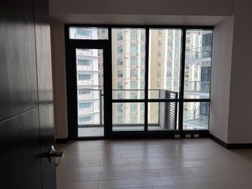 Last 3 Bedroom Rent to Own Condo For Sale in Florence McKinley Hill Taguig near Enderun