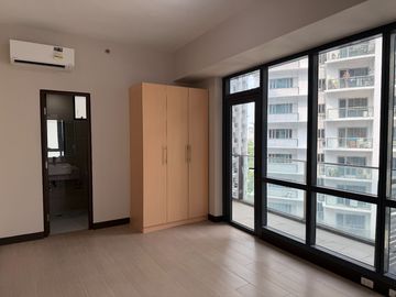 Last 3 Bedroom Rent to Own Condo For Sale in Florence McKinley Hill Taguig near Enderun