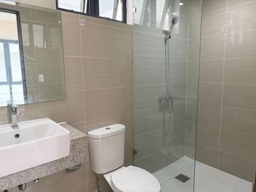 Last 3 Bedroom Rent to Own Condo For Sale in Florence McKinley Hill Taguig near Enderun