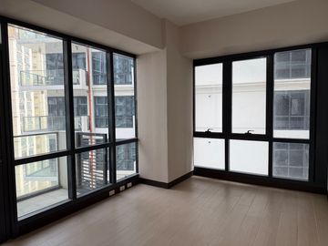 Last 3 Bedroom Rent to Own Condo For Sale in Florence McKinley Hill Taguig near Enderun