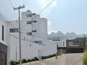 CASA EN VENTA EN CALLE AMBAR, COLINAS DE LAS CUMBRES, MONTERREY, N.L