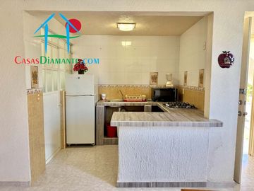Depa en venta con 2 recámaras, 2 baños y un estacionamiento