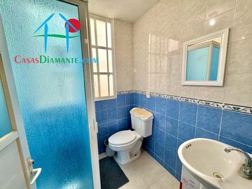 Depa en venta con 2 recámaras, 2 baños y un estacionamiento
