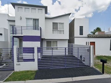 CASA EN VENTA EN JURIQUILLA, QUERETARO.