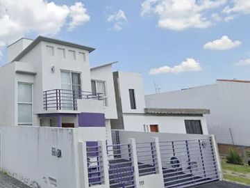 CASA EN VENTA EN JURIQUILLA, QUERETARO.