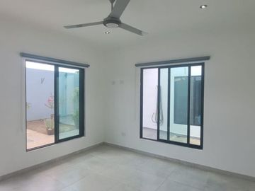 CASA EN RENTA DE TRES RECAMARAS Y ALBERCA UNA SOLA PLANTA DZITYA MERIDA