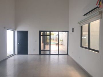 CASA EN RENTA DE TRES RECAMARAS Y ALBERCA UNA SOLA PLANTA DZITYA MERIDA