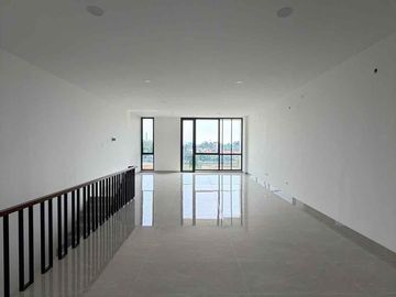 Disewa Ruko Besar Northridge Ultimate Bsd Hdp Jalan Raya Baru Ada Lift 4 Lantai