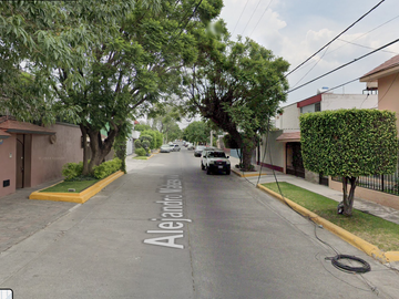 Hermosa casa en Alejandro Malaspina, Cd. Satélite, 53100 Naucalpan de Juárez, Méx., México. No créditos.