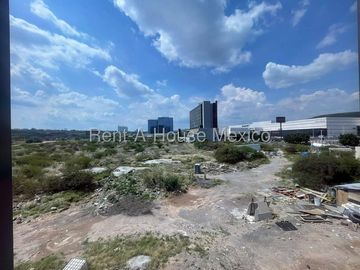 Se renta Oficina Amueblada con Sala de Juntas y Terraza en Jurica SGU224