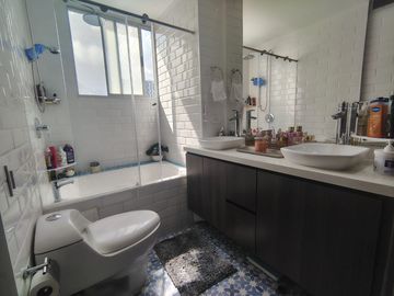 Apartamento en arriendo en Los Benedictinos, Envigado