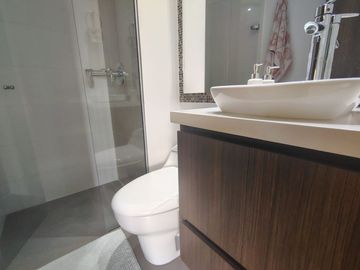 Apartamento en arriendo en Los Benedictinos, Envigado