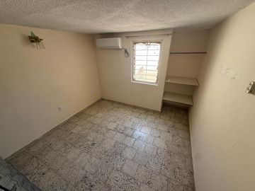 CASA DE 3 RECAMARAS  SIN MUEBLES, EL TOREO. $11,000