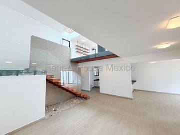 Casa en Venta con Cochera Techada en Cumbres del Lago VM66