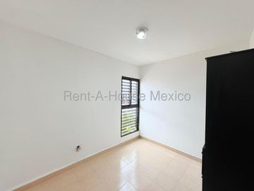 Casa en Venta con Cochera Techada en Cumbres del Lago VM66