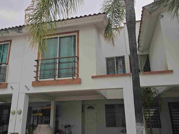Casa EN VENTA JARDINES DE LOS NARANJOS LEON GTO