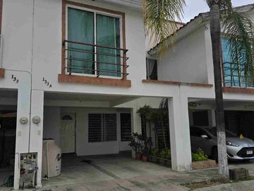 Casa EN VENTA JARDINES DE LOS NARANJOS LEON GTO
