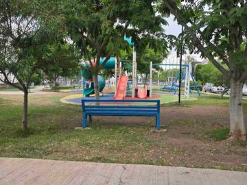 Casa EN VENTA JARDINES DE LOS NARANJOS LEON GTO