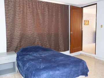 Amplia Casa en Venta, C. 21 poniente, Col. Belisario Domínguez, Puebla.