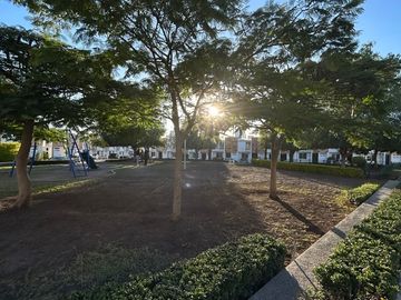 CASA EN RENTA EN FRACC PALMARES FRENTE A CENTRO COMERCIAL ANTEA