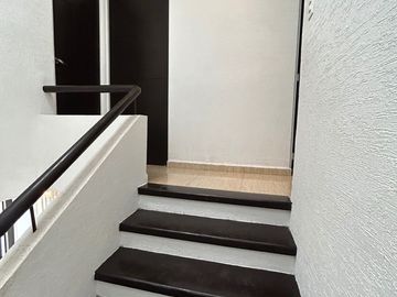 CASA EN RENTA EN FRACC PALMARES FRENTE A CENTRO COMERCIAL ANTEA