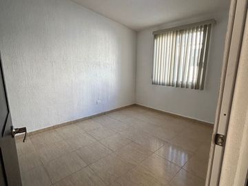 CASA EN RENTA EN FRACC PALMARES FRENTE A CENTRO COMERCIAL ANTEA