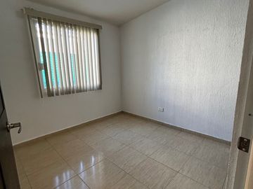 CASA EN RENTA EN FRACC PALMARES FRENTE A CENTRO COMERCIAL ANTEA