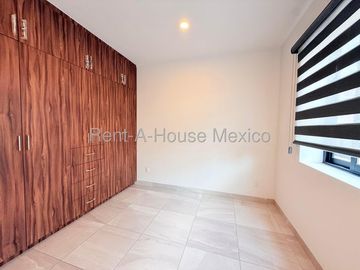 Altos de Marques Casa en Renta con Cocina Abierta y 2 Estacionamientos IO236