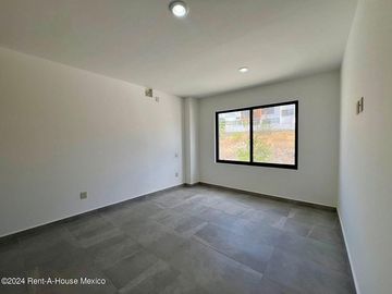 Se vende Residencia con Sótano, Jardín y Roof Garden en Valle Tinto IO6