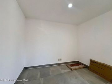 Se vende Residencia con Sótano, Jardín y Roof Garden en Valle Tinto IO6