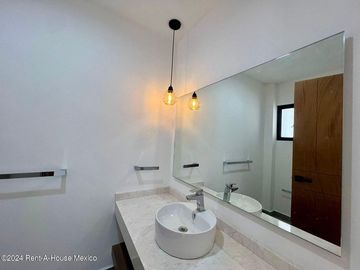 Se vende Residencia con Sótano, Jardín y Roof Garden en Valle Tinto IO6