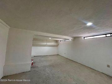 Se vende Residencia con Sótano, Jardín y Roof Garden en Valle Tinto IO6