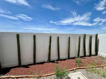 Se vende Residencia con Sótano, Jardín y Roof Garden en Valle Tinto IO6